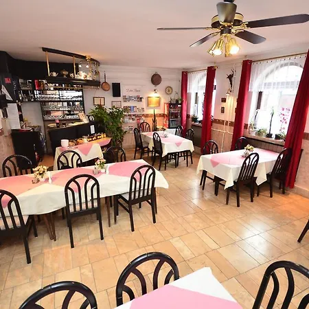 فندق مبيت وإفطار Eden Panzio 4*