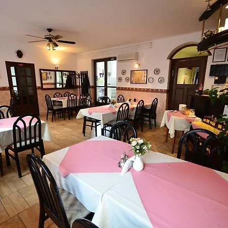 فندق مبيت وإفطار Eden Panzio 4*