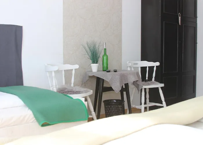 Eden Panzio B&B