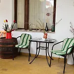 Eden Panzio Bed & Breakfast 4*
