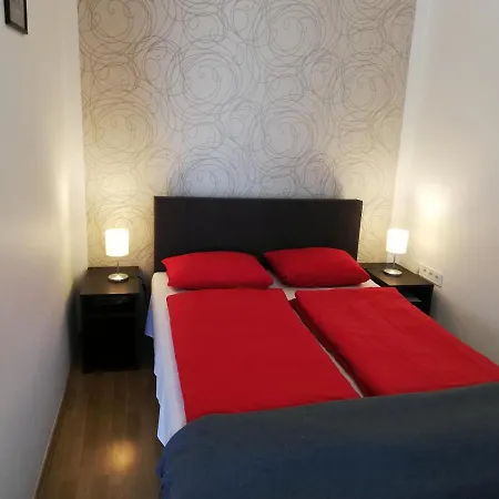 Eden Panzio Bed and Breakfast Έγκερ