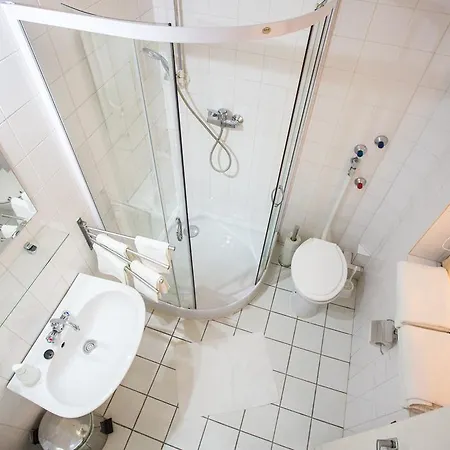 Eden Panzio Bed and Breakfast Έγκερ