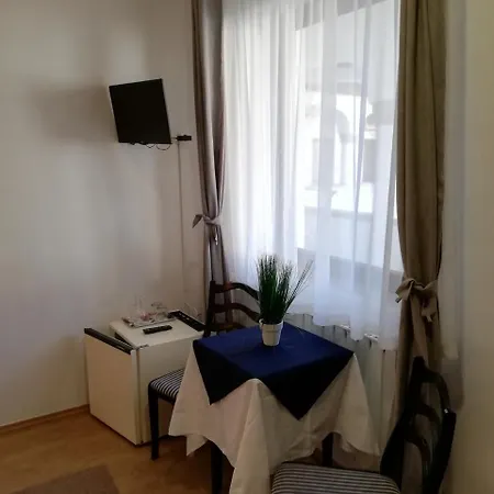 Bed and Breakfast Eden Panzio Έγκερ