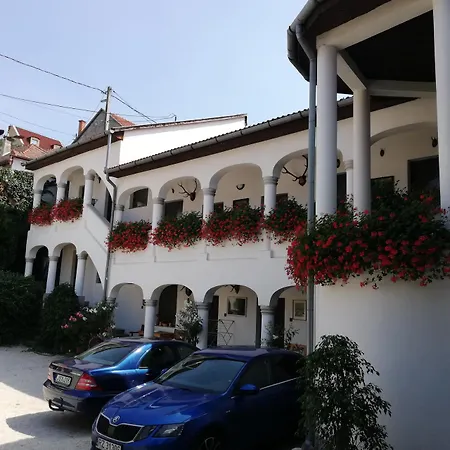 Bed and Breakfast Eden Panzio Έγκερ